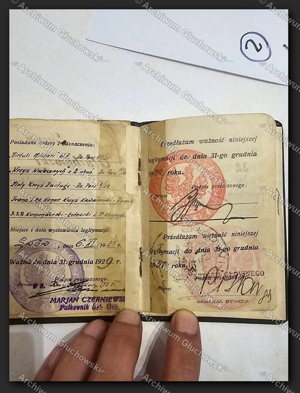 Legitymacja Wojskowa — strona pierwsza: ordery i odznaczenia + waznosc Lwow 6.II.1928 (element ARG/II/170)