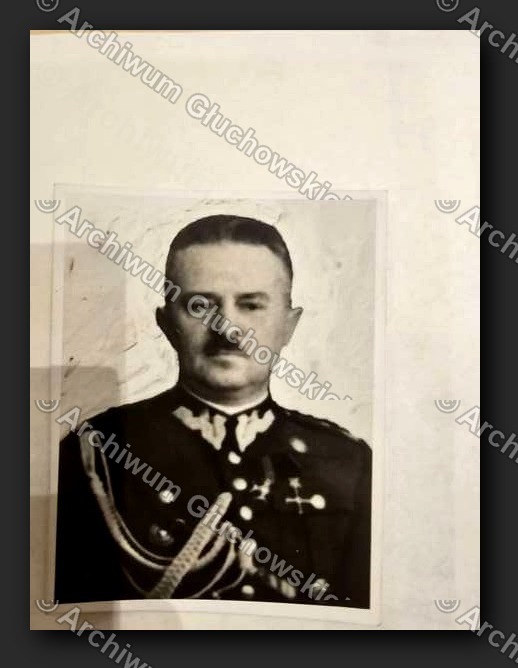 Portret gen. Janusza Głuchowskiego w mundurze galowym