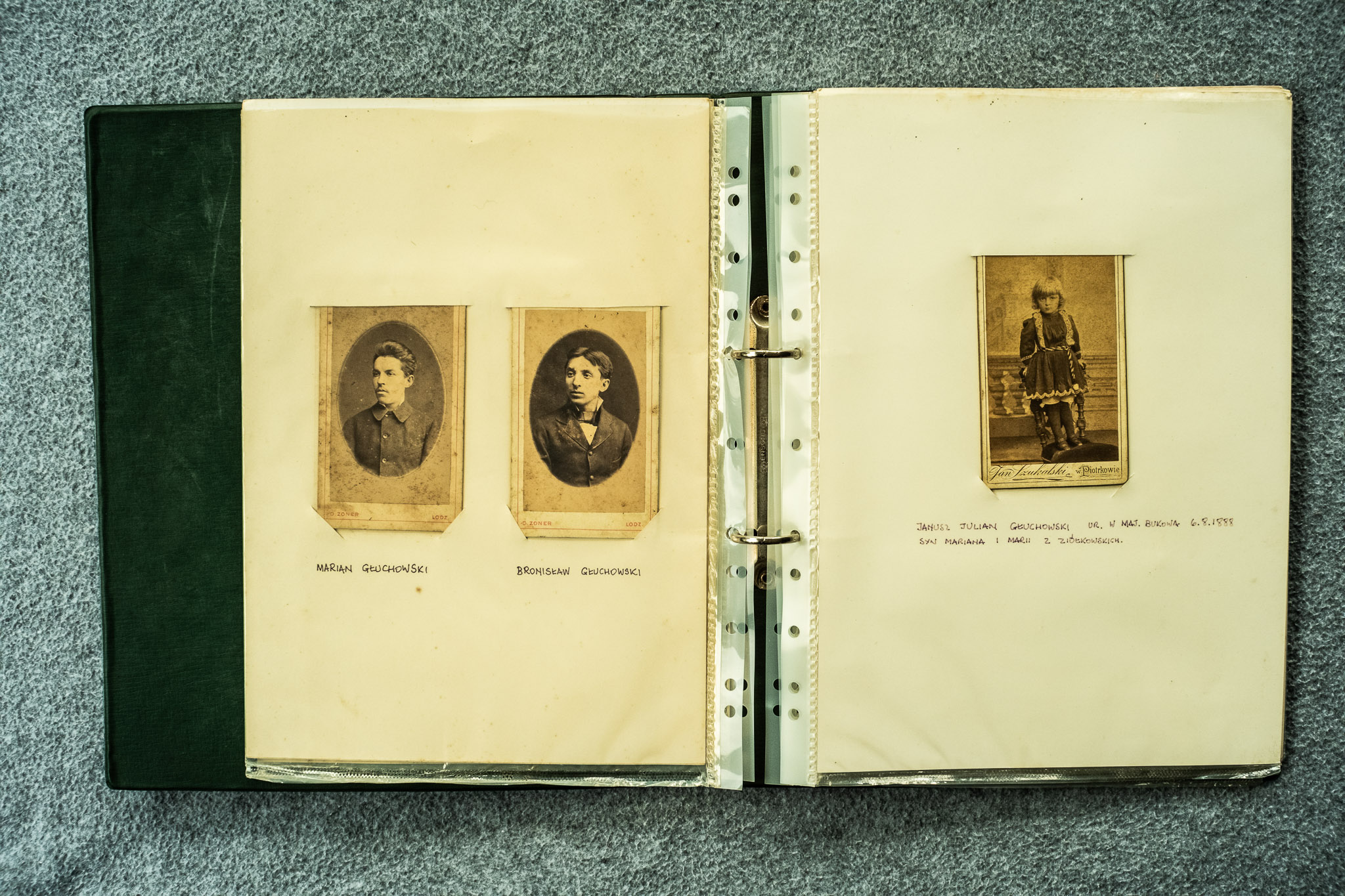 Portret studyjny młodzieńca w typie CDV — atrybucja albumowa: "MARIAN GŁUCHOWSKI" (ujęcie szkolne, ~12-16 lat)