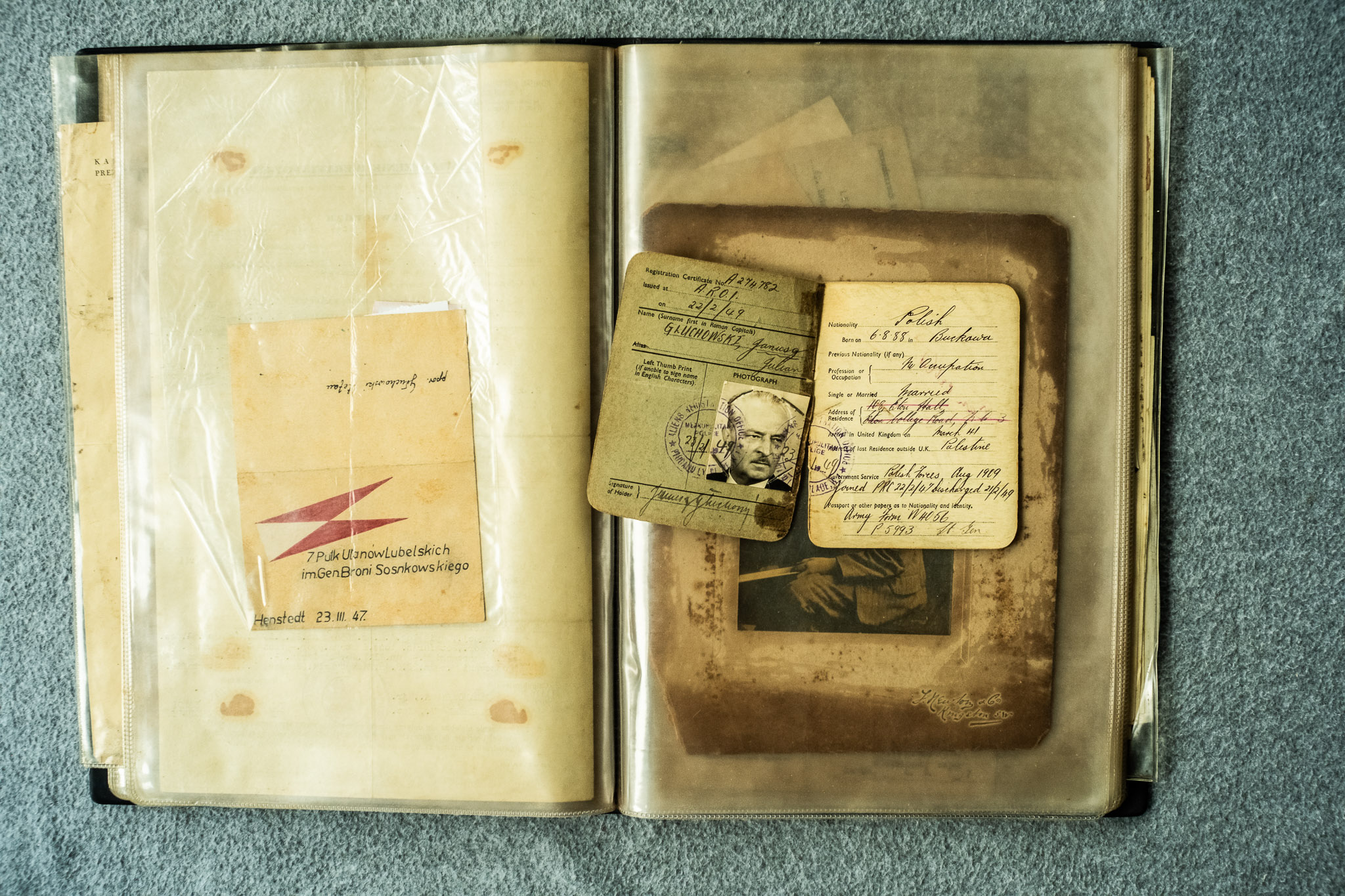 Paszport / dokumenty wizowe gen. Janusza Głuchowskiego — Aliens Order 1920 Certificate of Registration zachowane w teczce Stefana, ujęcie alternatywne dla ARG/II/66 + ARG/II/70