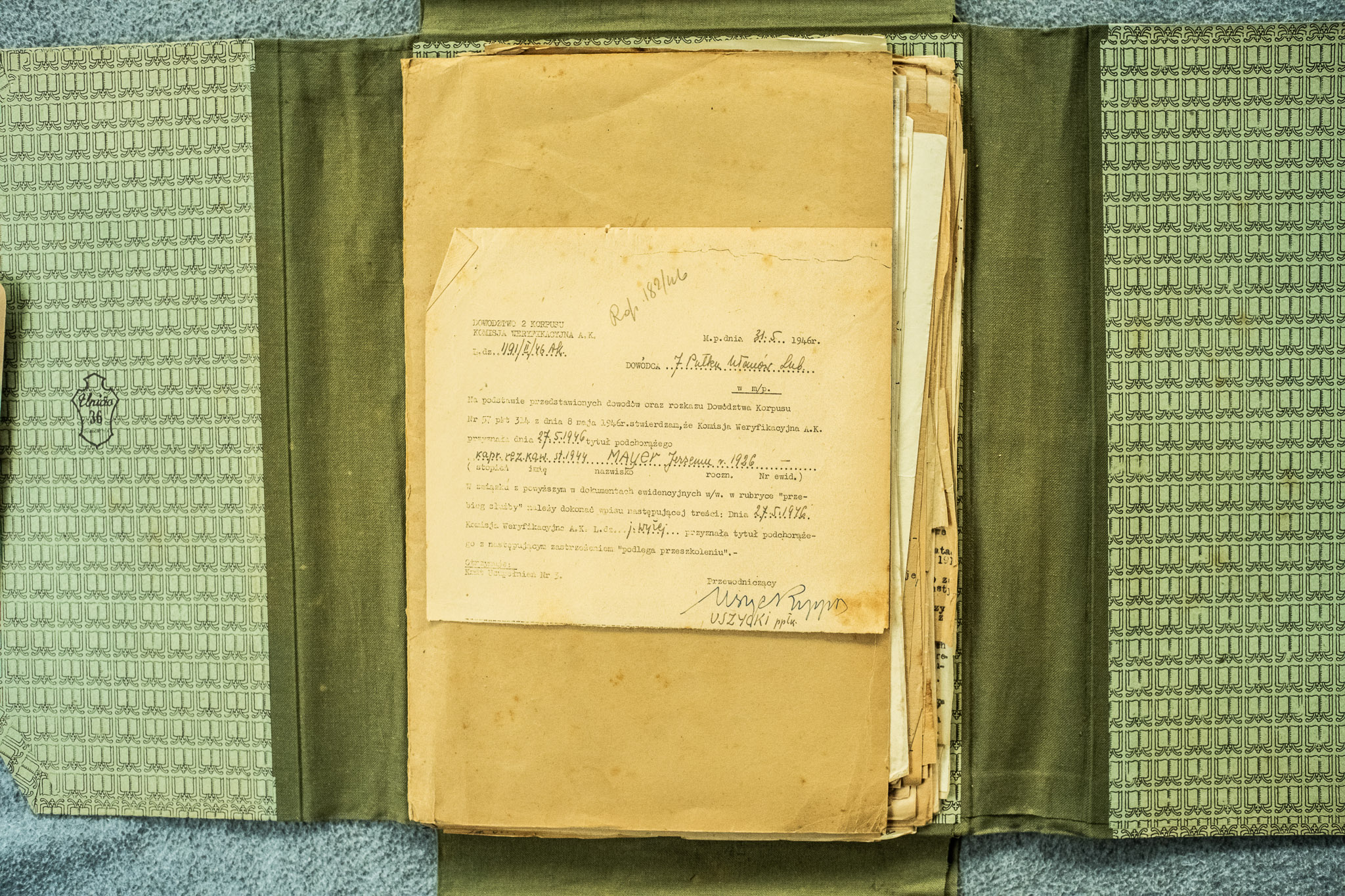 Dokument Komisji Weryfikacyjnej AK przy 9 Korpusie — weryfikacja "MAJOR Józef r.1922" przyznanie tytułu podchorążego (DSCF6965), M.p. 12.III.1946, podpis płk J. Uszycki