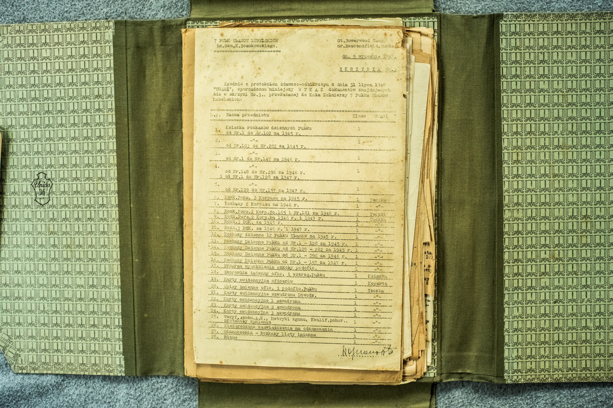 ★★★★★ SPIS ARCHIWUM 7 PUŁKU UŁANÓW LUBELSKICH IM. GEN. K. SOSNKOWSKIEGO — Brentwood Camp, Essex, 9.IX.1948 — formalny przekaz dokumentów (32+ pozycje z numerami i ilościami) z RACHUNEK do Lebowy A. (DSCF6966)