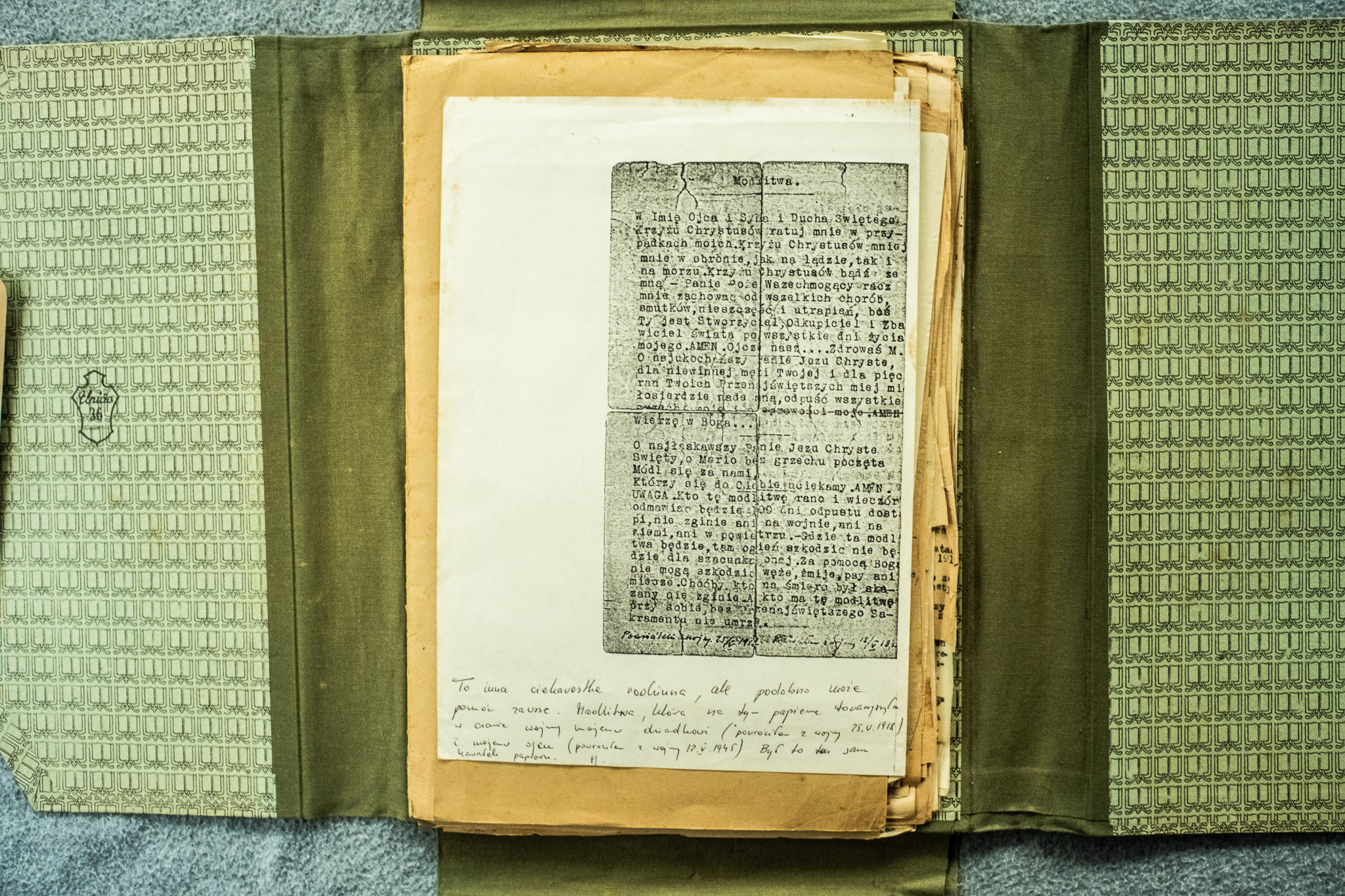 ★★★★★ MODLITEWNIK / karta z modlitwą "Mocliwa..." — drukowany tekst religijny po polsku + odręczna notatka 14.IV.1968 (DSCF6974) — RZADKI dokument religijny w teczce wojskowej