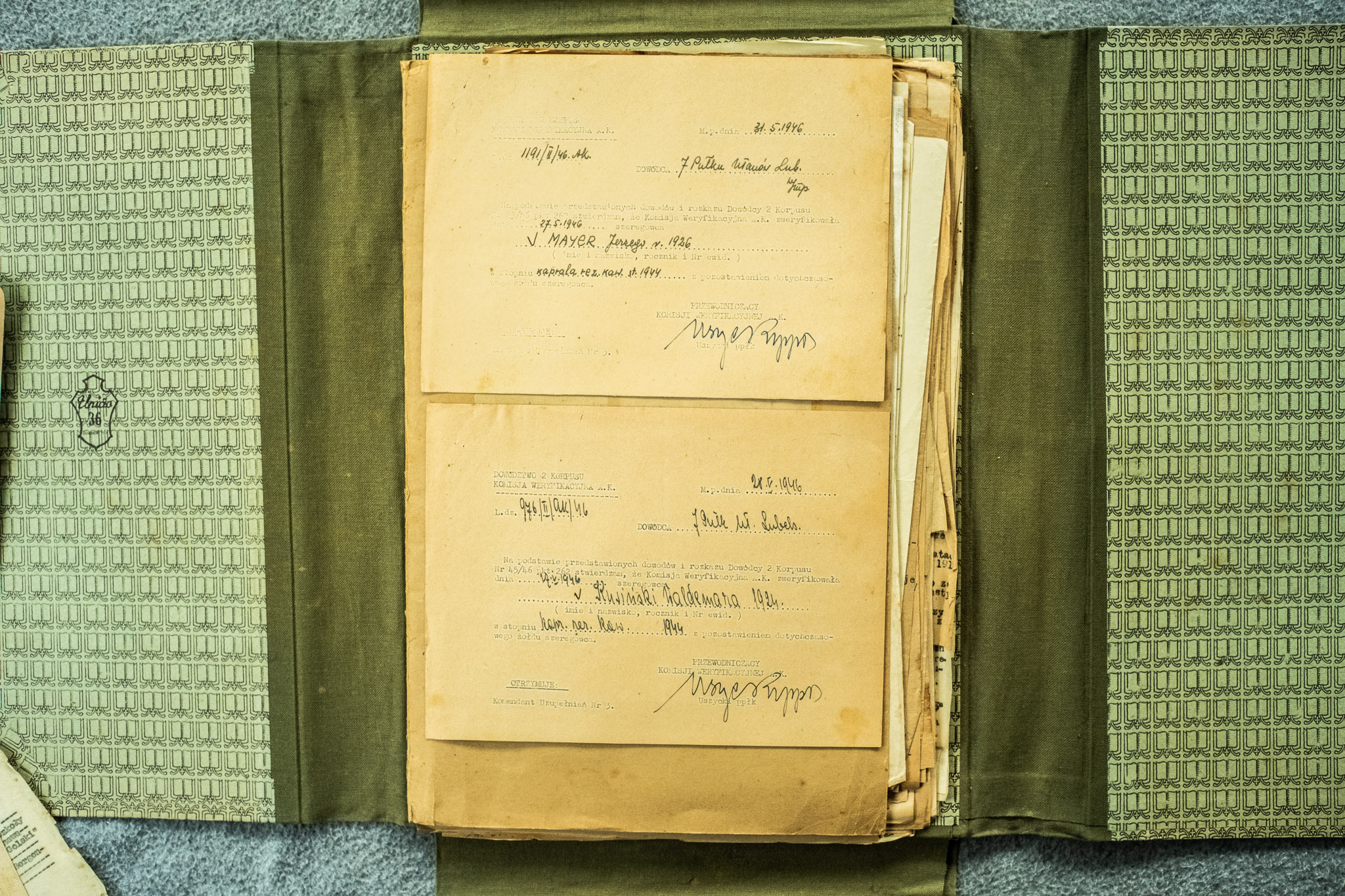 2 dokumenty weryfikacyjne AK — MAYER Jorgst r.1928 (31.V.1946) + Eliński Walomara r.1923 (24.X.1946), podpis Uszycki (DSCF6975)