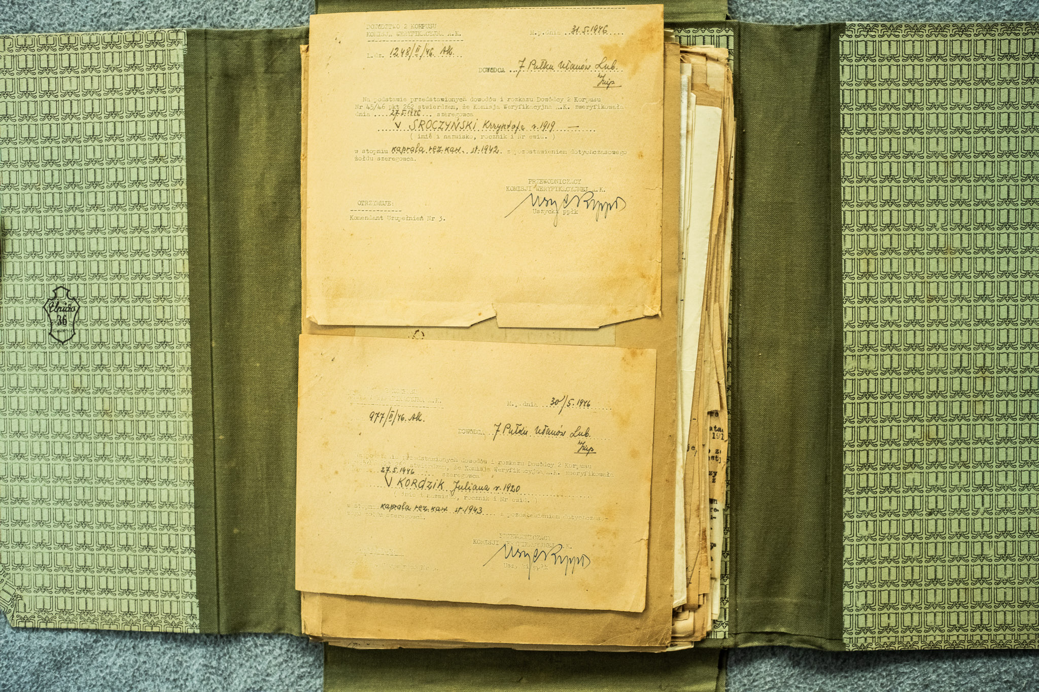 2 dokumenty: SROCZYŃSKI Krzysztof r.1919 (11.6.1946) + KORDZIK Julian r.1920 (30.5.1946) — weryfikacje 7 P.UŁ., podpis Wojnerowski (DSCF6986)