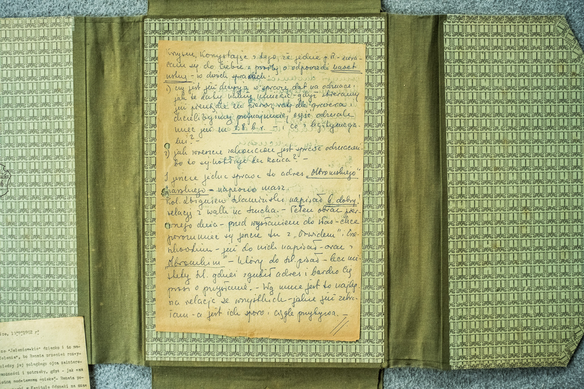 Notatka rękopis: pytania w sprawie odznaczeń, Obrzońskiego, Wojaczek (DSCF7054)