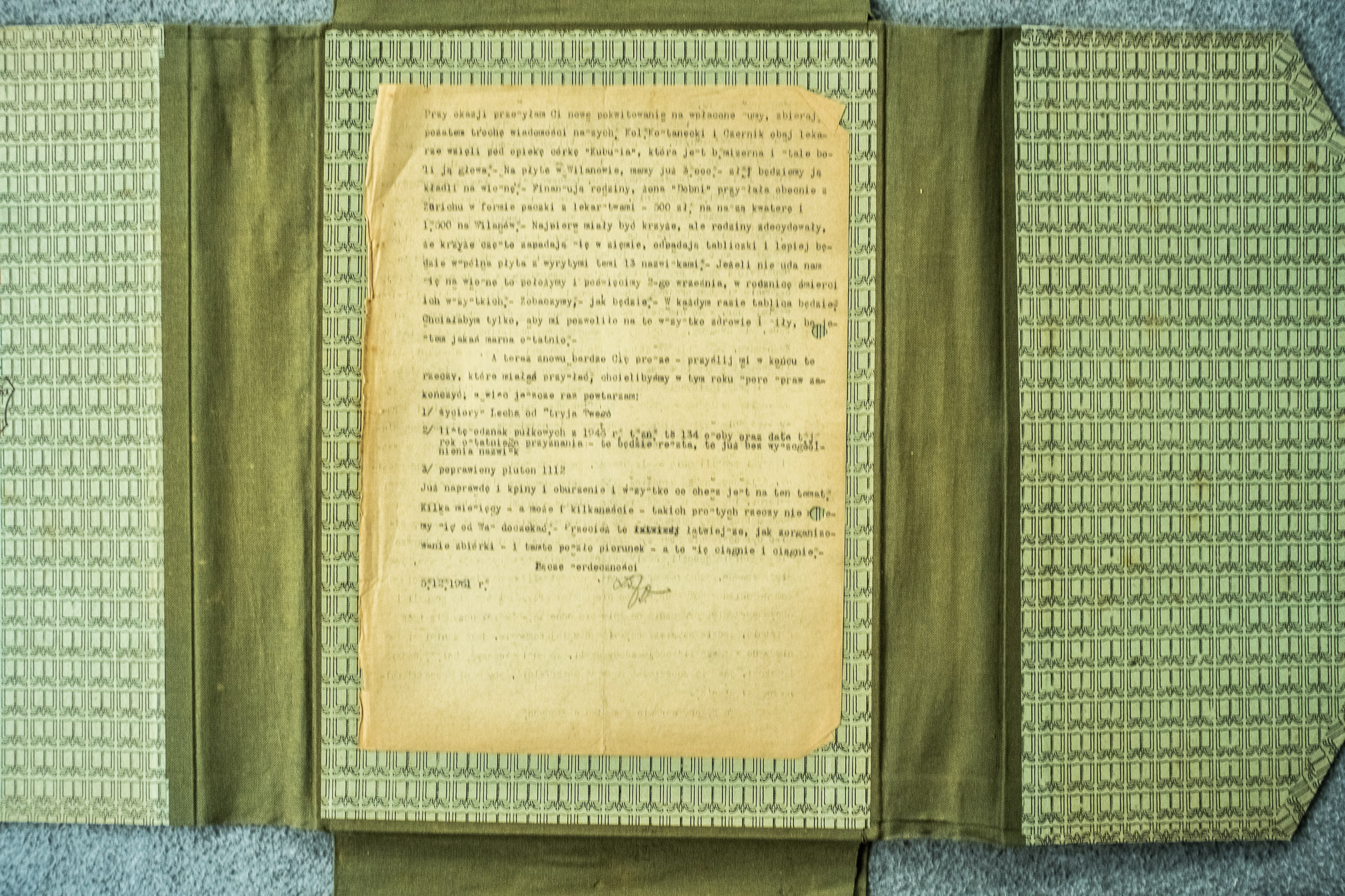 List do Krzysia c.d.: tablice na grobach Powązki, plany pomnika pluton 1112 (DSCF7060)