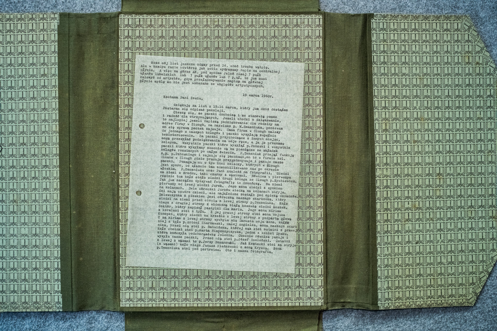 List Zofii do Krzysia 19.III.1960 - Stalag, fotografie kolegow (DSCF7201)