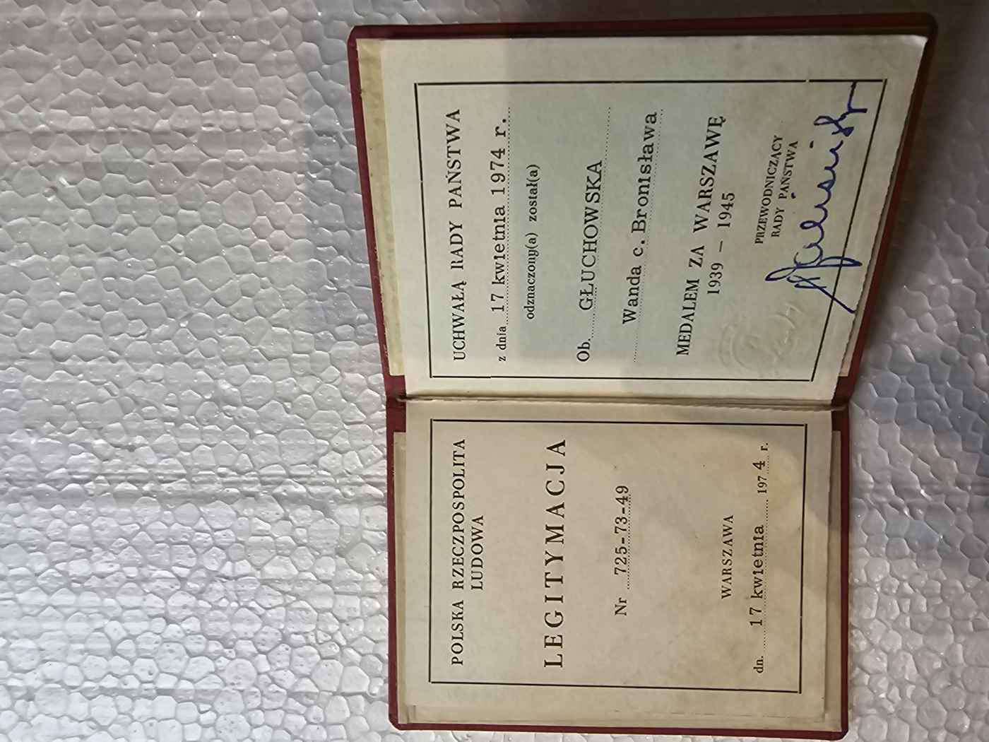 Legitymacja Medalu za Warszawę 1939-1945 — Wanda Głuchowska (17.IV.1974)