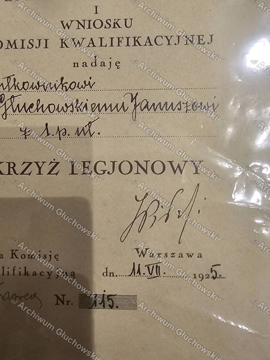 Fotografia pocztówkowa: Marszałek Józef Piłsudski z córkami Wandą i Jagódką w Krynicy (1933) — element rozsypanego ARG/II/62 (2/3)