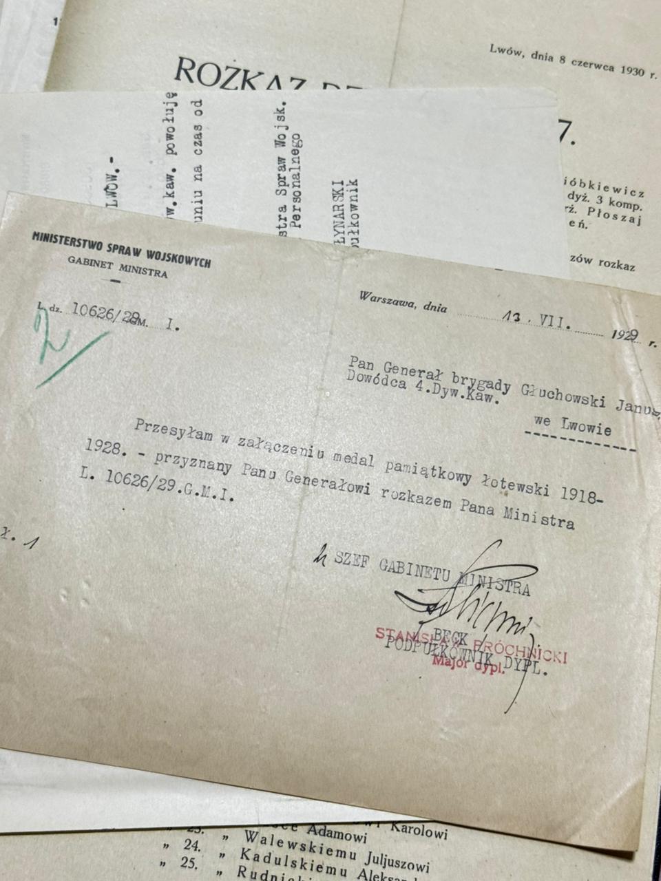 Pismo Józefa Becka (jako Szefa Gabinetu Ministra Spraw Wojsk.) o przesłaniu medalu pamiątkowego łotewskiego, 13.VII.1929