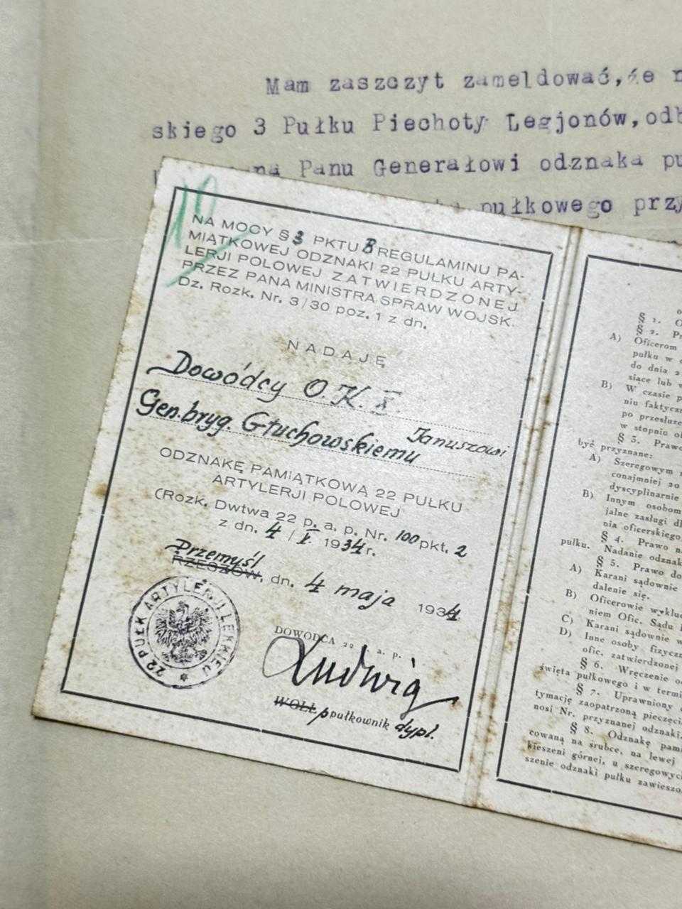 Akt Nadania Odznaki Pamiątkowej 22 Pułku Artylerii Polowej dla gen. bryg. Janusza Głuchowskiego, 4.V.1934