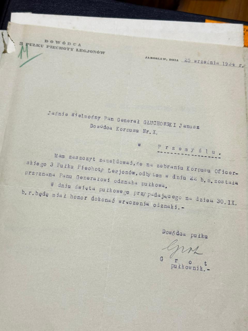 Pismo płk. Grota (D-cy 3 PP Leg Jarosław) do gen. Głuchowskiego — przyznanie odznaki pułkowej, 25.IX.1934