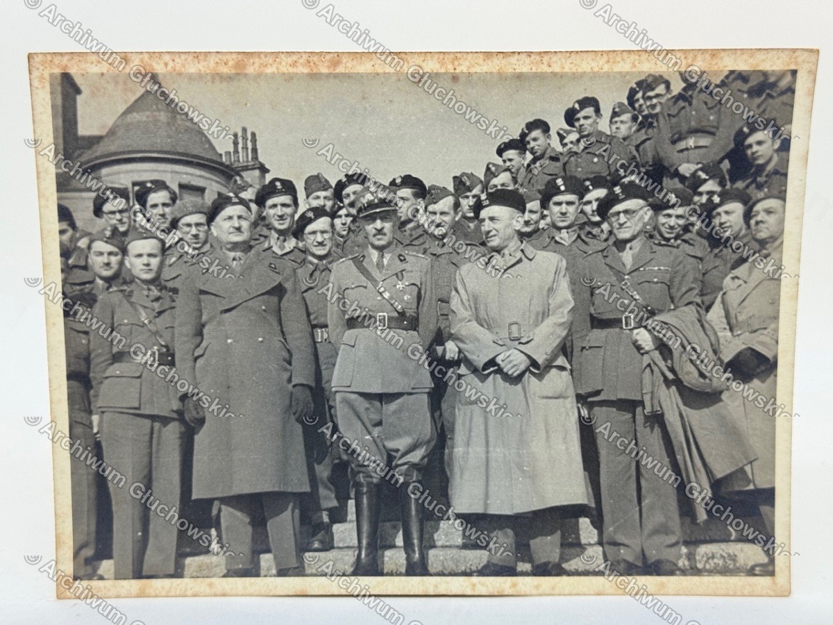 Fotografia — Zjazd Harcerzy w Dundee (Szkocja), 6 marca 1945 — zdjęcie grupowe. Fot. Wł. Przytyś