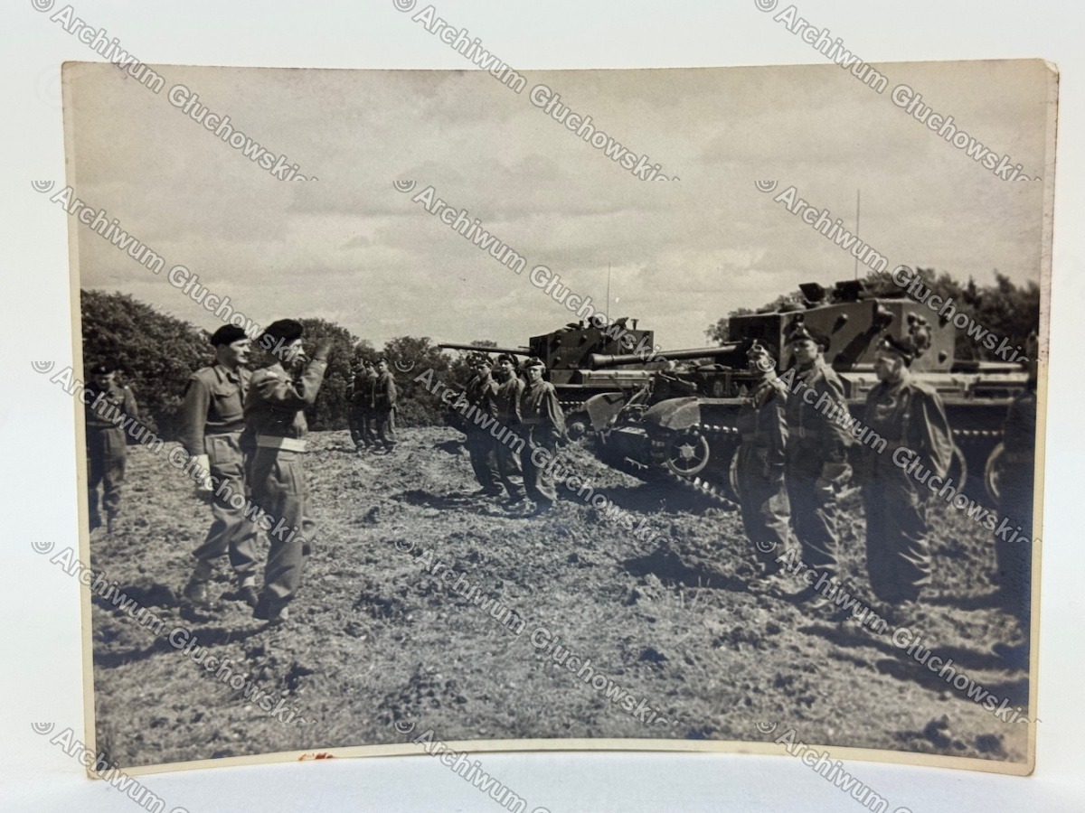 Fotografia — inspekcja polskich czołgistów w szkoleniu, Szkocja, lata 40.