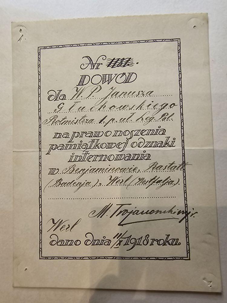 Dowód nr 132 na prawo noszenia pamiątkowej odznaki internowania — Beniaminów, Rastatt, Werl, podpis M. Trojanowskiego