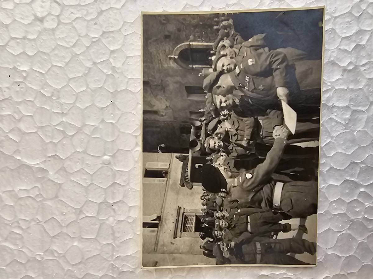 Rozdanie świadectw Gimn. 3 DSK, 7–8.II.1946 — ceremonia na Rynku Amandola