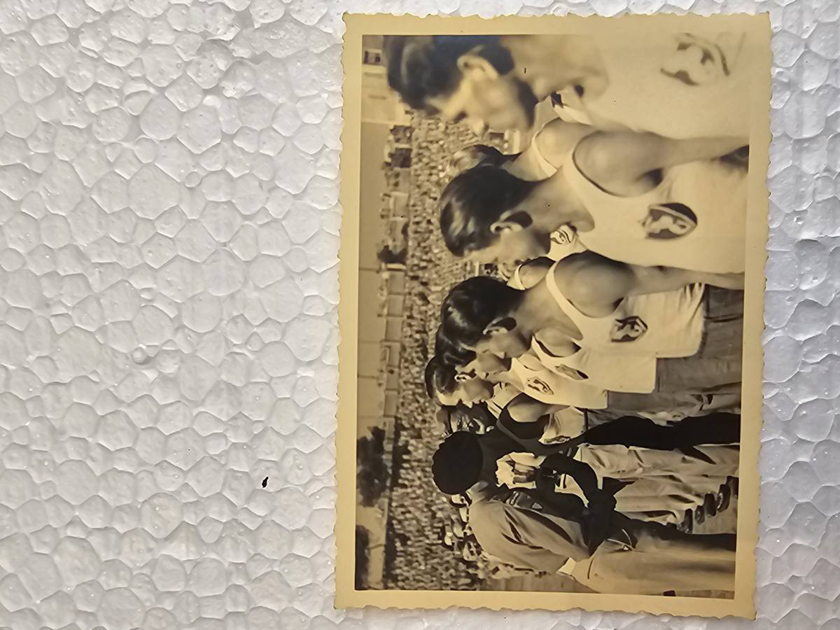 Zawody lekkoatletyczne PSZ — dekoracja zawodników, Włochy 1945–46