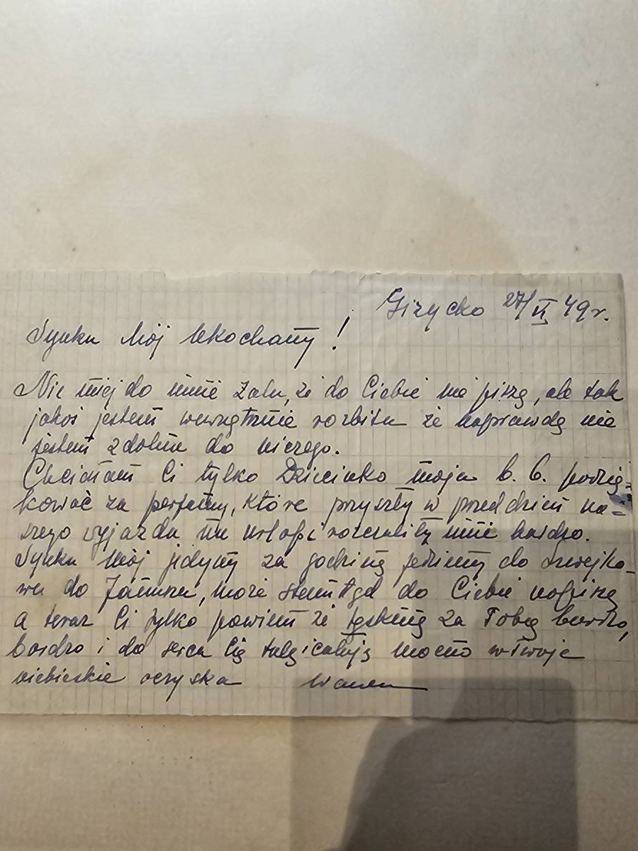 Kartka Wandy — Giżycko 27.VI.1949, perfumy od Krzysztofa, 'tęsknię bardzo bardzo'
